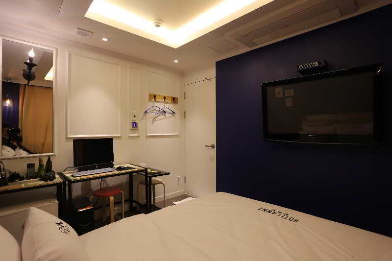Anne Hotel